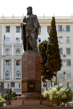Staty av Nezami-ye Ganjavi i Baku Staty av den persiska poeten Nezami-ye Ganjavi i Baku