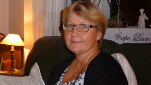 Carola Gustafsson startade Mathjälpen i Karis. Carola Gustafsson överlevde tsunamin 2004, men miste sin man och ett barn