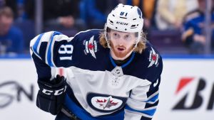 Kyle Connor är Patrik Laines lagkamrat i Winnipeg Jets. Kyle Connor är Patrik Laines lagkamrat i Winnipeg Jets.