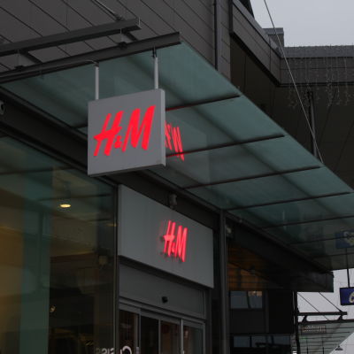H&M skylt