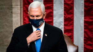 Som vice president har Mike Pence möjlighet att åberopa det 25:e författningstillägget och avsätta Trump. Yhdysvaltain varapresidentti Mike Pence.