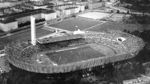 Helsingin olympiastadion ilmasta käsin. Kuva otettu vuonna 1952