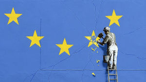 Det är svårare att lämna än att gå med. Gatukonstnären Banksys tolkning av brexit. Den brittiska artisten Banksys mural om brexit målades på en husvägg i Dover.