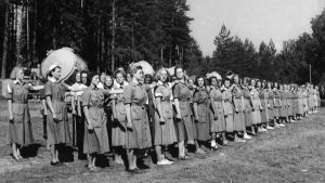 Lotta Svärd -järjestön valonheitinkoulutusta lotille jatkosodassa 1944.