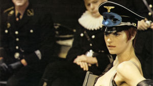 Charlotte Rampling i Nattportieren, 1974. Charlotte Rampling i Nattportieren.