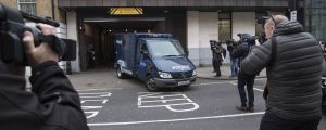 Det blev stort mediepådrag i december 2017 när den då misstänkta, senare dömda, brottslingen transporterades i polisbil från domstolsbyggnaden. Stort mediepådrag när person som planerade ett terrordåd i London transporteras i polisbil.