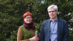 Pirkko Rinne-Tamminen har inte besökt Kanax. Lassi Liippo är hennes chef. Pirkko Rinne-Tamminen och Lassi Liippo vid NTM-centralen i Egentliga Finland