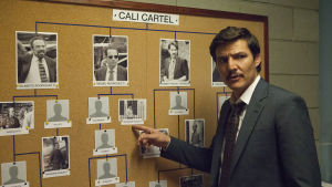 Javier Peña, som spelas av Pedro Pascal, utreder Calikartellen. Javier Peña (Pedro Pascal) utreder Calikartellen i Colombia