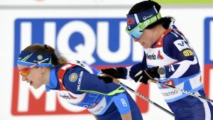 Anne Kyllönen och Krista Pärmäkoski var långt från medalj i lagsprinten i Seefeld. Finlands damer växlar i lagsprinten i Seefeld.