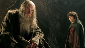 Ian McKellen spelade trollkarlen Gandalf i Sagan om ringen-filmerna Ian Mckellen och Elijah Wood i filmen Sagan om ringen