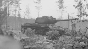 "Josef Stalin" hyökkäysvaunu, johon 75 mm:n panssaritorjuntatykki ei pystynyt. Summa 17. kesäkuuta 1944. Josef Stalin hyökkäysvaunu Summassa 17. kesäkuuta 1944.