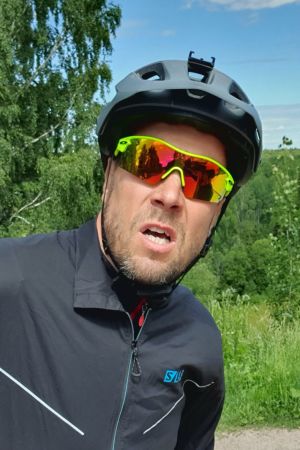 Peltsi polkupyörän selässä