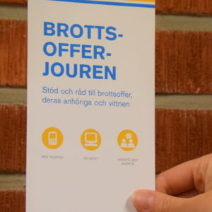 Allt fler känner till att Brottsofferjouren har verksamhet också i Västnyland. En broschyr om brottsofferjouren.