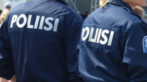 Skadegörelsen är svårutredd. Poliserna hade den hetaste outfiten. Bokstavligt talat.