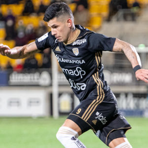 Emmanuel Ledesma gjorde fem mål på elva matcher. Emmanuel Ledesma driver bollen.