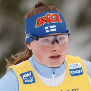 Eevi-Inkeri Tossavainen hiihtää Rukan maailmancupissa 2022.