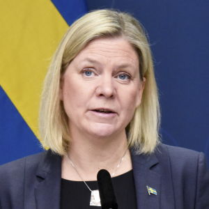 Magdalena Andersson tiedotustilaisuudessa.