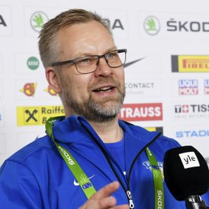 Mikko Manner intervjuas av Yle Sporten.