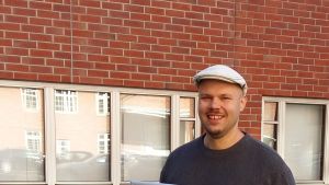 Jukka Haapakoski, verksamhetsledare vid de arbetslösas samarbetsorganisation, välkomnar Lex Lindström förutsatt att de berörda själva får välja om de går i pension eller inte. Verks.ledare TVY.