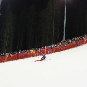 Stefan Hadalin åker slalom.