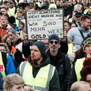 Demonstranter i Berlin den 23 mars 2023.