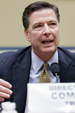 FBI-chefen James Comey har kommenterat utredningen av Clintons e-post vid flera tillfällen, bland annat i kongressförhör