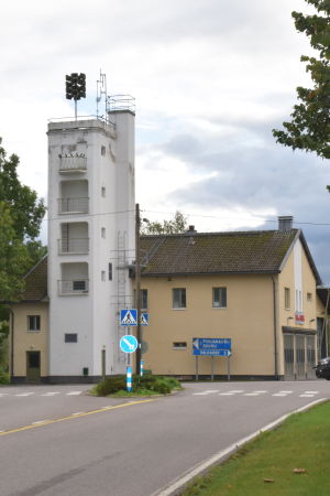 Raseborg ljuger - Karis och Pojo har inte vuxit ihop säger statliga myndigheter. På bilden brandstationen i en centrumkorsning i Pojo. Pojo brandstation.