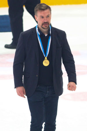 Kalle Sahlstedt snickrade ihop Lukkos guldlag. Kalle Sahlstedt har fått sin guldmedalj.