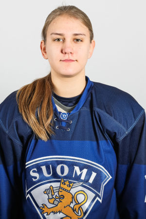 Julia Ahlskog är hemma från Bennäs i Pedersöre. Julia Ahlskog är med i Finlands juniorlandslag.