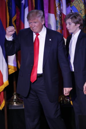 Donald Trump håller tal efter segern.