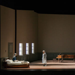 Anne Sofie von Otter, Erika Sunnegårdh, Nicholas Söderlund, Helena Juntunen, Tommi Hakala  på operasenen. 