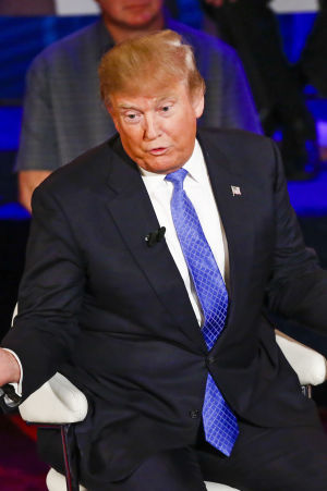 Donald Trump under en debatt inför primärvalet i Wisconsin
