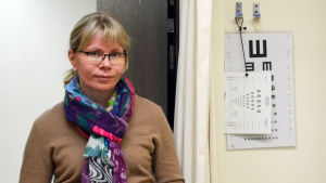 Överläkare Kaija Hannula är besviken på att hälsocentralen får vänta så länge på nya utrymmen. tf Överläkare för öppenvården Anna-Kaija Hannula