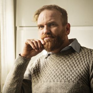 Porträtt på författaren Erik Martiniussen.