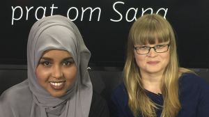 Tillsammans med Halimo Ahmed deltog Sofia Sjö nyligen i en diskussion om Sana. Halimo Ahmed och Sofia Sjö poserar efter Arena-diskussion om Sana.