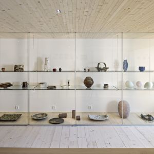 Keramikföremål i vitrin på museet KWUM
