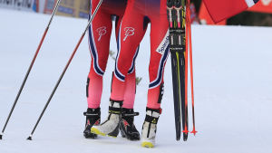 Då Johaug (höger) inte deltar är det Östberg som bär Norges fana högt. Therese Johaug och Ingvild Flugstad Östberg efter Tour de Ski 2016.