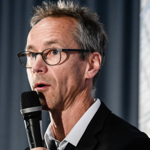 Pasi Mustonen har fem matcher till på sig att svetsa samman Damlejonen inför OS. Pasi Mustonen.