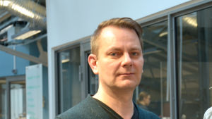 Enligt Peter Nynäs som är professor i religionsvetenskap finns det psykologiska, historiska, sociala förklaringar till varför kön och sexualitet är så tabubelagda i de religiöst restriktiva kretsarna, och man måste se på det ur ett tvärvetenskapligt perspektiv. Peter Nynäs i närbild.