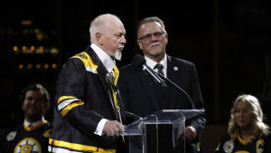 Don Cherry, här i Bostons tröja, gillar inte Carolinas segerfirande. Don Cherry i Bostons tröja.