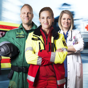 Elossa 24h - sarjan 4. tuotantokauden pääkuvassa Kosti Koivisto-Kokko, Laura Carstens ja Iita Daavittila.