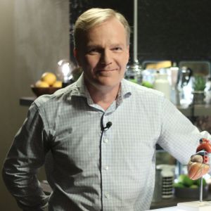 Robert Bergholm är specialisten som många känner igen från tv-programmet Efter Nio. Robert Bergholm med ett konsthjärta
