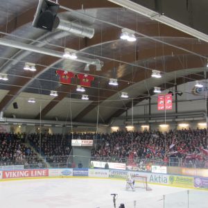 3800 fans, de allra flesta Vasa Sportfans, var förväntningsfulla.