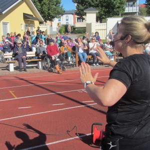 En talrik publik deltog i uppvärmningen inför de olympiska spelen för äldre i Borgå