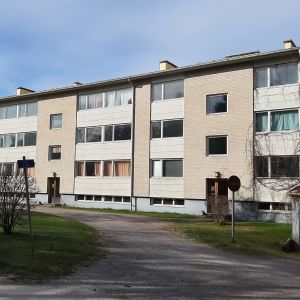 Oligarken Boris Rotenbergs flervåningshus i Lappvik, Hangö har nu tillsammans med annan egendom frysts av Utsökningsverket. 