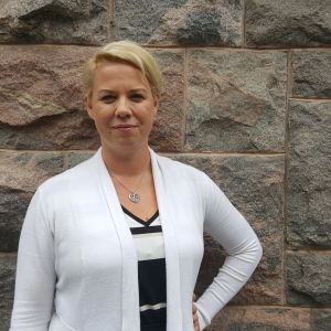 - Vi tänkte att vi tillbringar dagen i nöjesparken och att vi samtidigt pratar med nöjesparkens personal, säger Johanna Sparf, Pams Helsingfors-Nylands regionchef. Johanna Sparf, Pams Helsingfors-Nylands regionchef.