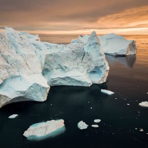 Irtautuvia jäävuoria Grönlannissa marraskuussa 2022.