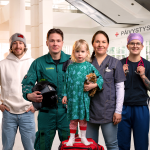 Elossa 24h-sarjan 7. kauden pääkuva. Samu Markkula, Jouni Hirvioja, Inka, Elle Aikio ja Jenni Puoliväli-Oksala.