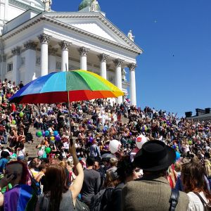 Helsingfors pride år 2014 samlade ett stort antal personer på Senatstorget.