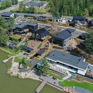 En drönarbild över bostadsområdet